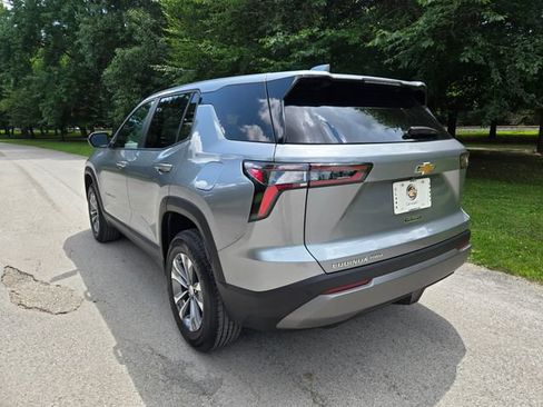 Used 2025 Chevrolet Equinox LT AWD/4WD image 3