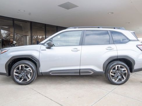 Used 2025 Subaru Forester Limited w/ Popular Package image 4