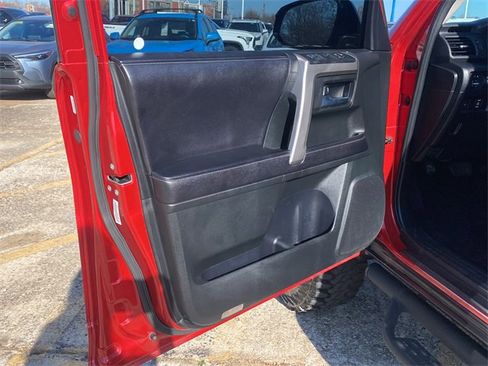 Used 2016 Toyota 4Runner SR5 image 18