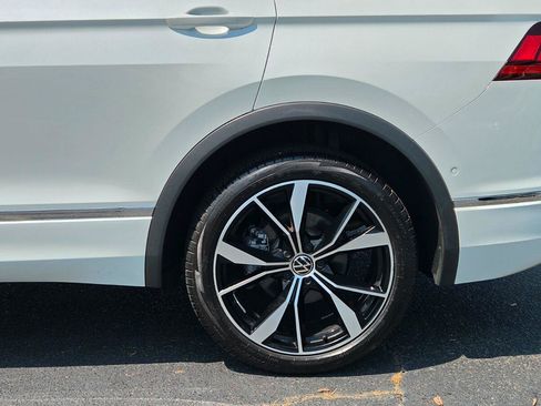 Used 2022 Volkswagen Tiguan SEL R-Line AWD/4WD image 16