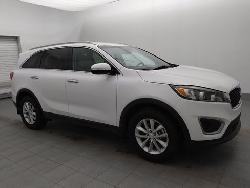 Used 2017 Kia Sorento FWD w/ LX Convenience Package image 11