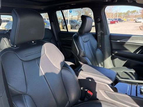 Used 2024 Jeep Grand Cherokee Overland w/ Luxury Tech Group IV image 12