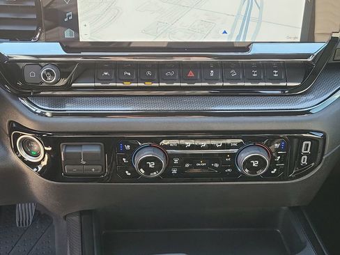 Used 2025 Chevrolet Silverado 1500 ZR2 w/ Technology Package image 36