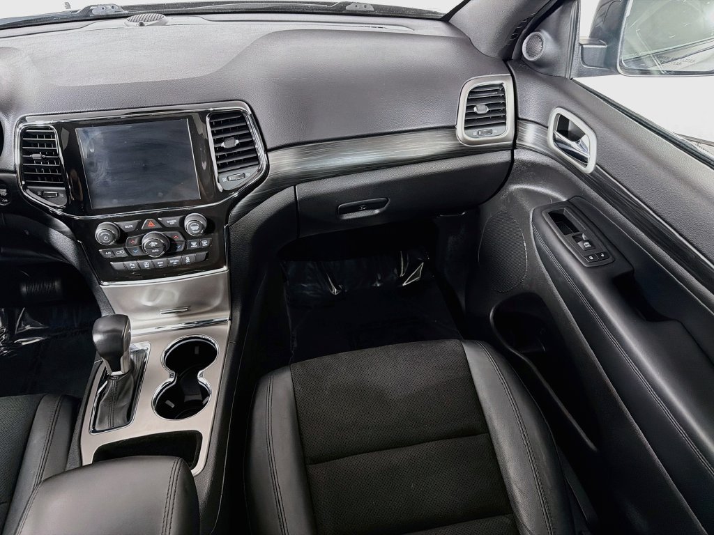 Used 2021 Jeep Grand Cherokee Laredo X AWD/4WD image 24