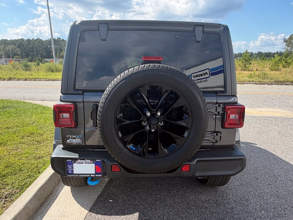 Used 2023 Jeep Wrangler Unlimited Sahara AWD/4WD image 16