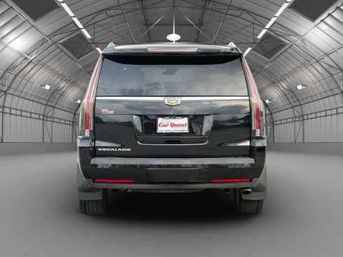 Used 2017 Cadillac Escalade Luxury RWD image 6