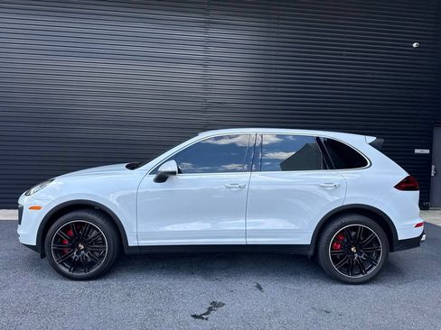 Used 2015 Porsche Cayenne Turbo AWD/4WD image 2