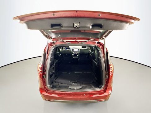 Used 2023 Chrysler Pacifica Touring-L w/ S Appearance Package image 23