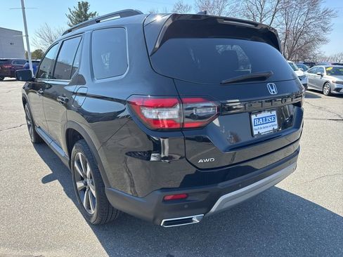 Used 2024 Honda Pilot Touring image 5