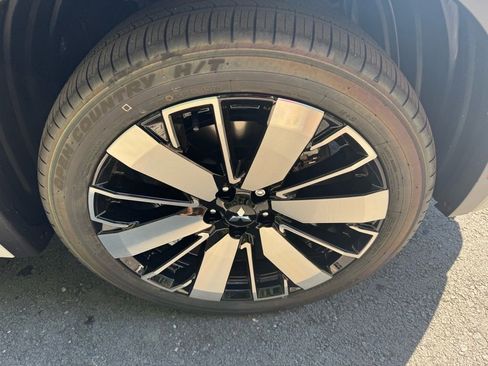 New 2025 Mitsubishi Outlander SEL image 9