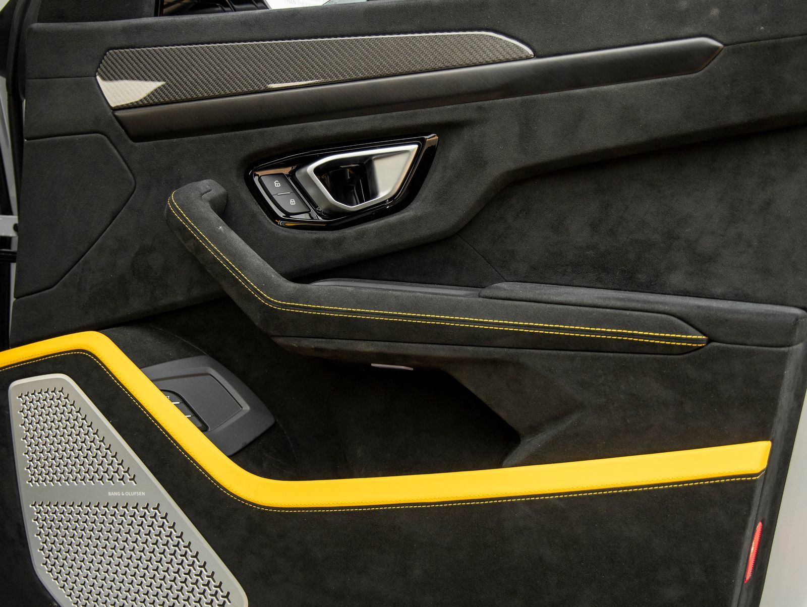 Used 2024 Lamborghini Urus Performante AWD/4WD image 50