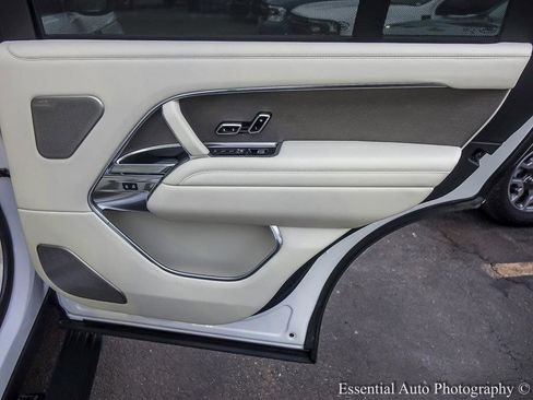 Used 2025 Land Rover Range Rover SV image 44