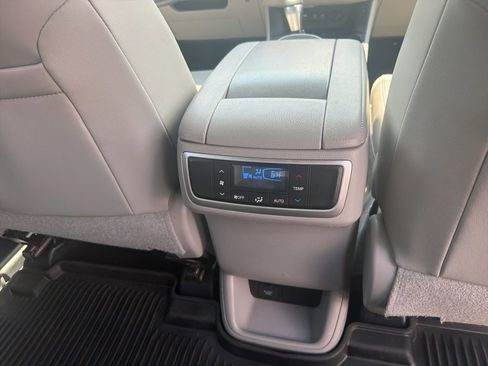 Used 2018 Toyota Highlander Limited AWD/4WD image 43