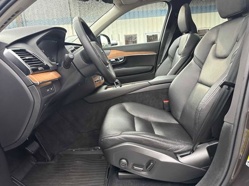 Certified 2023 Volvo XC90 T8 Plus image 28