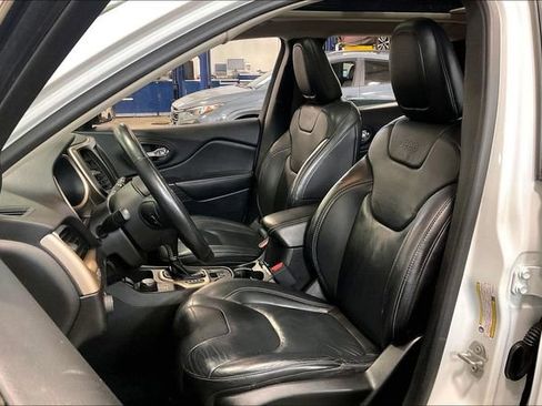 Used 2016 Jeep Cherokee Limited image 25