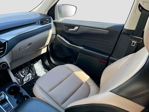 Used 2022 Ford Escape Titanium w/ Class II Trailer Tow Package image 24