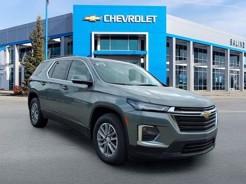 Used 2023 Chevrolet Traverse LT FWD image 1