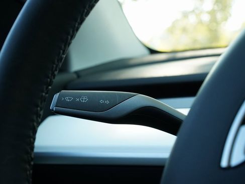 Used 2021 Tesla Model Y Long Range image 29