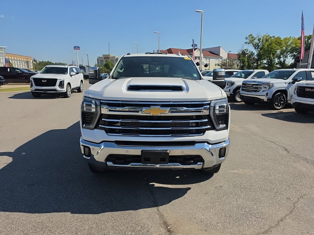 Used 2025 Chevrolet Silverado 3500 LTZ AWD/4WD image 2