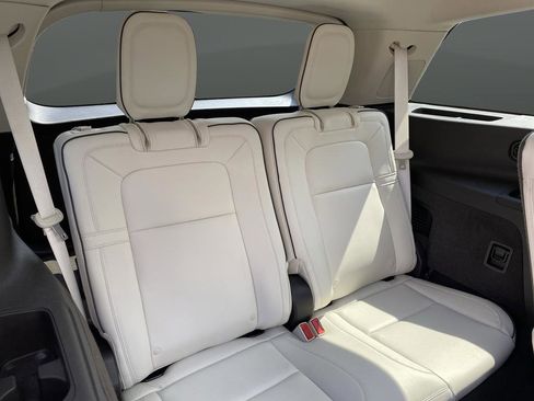 Used 2023 Lincoln Aviator Black Label w/ Dynamic Handling Package AWD/4WD image 44