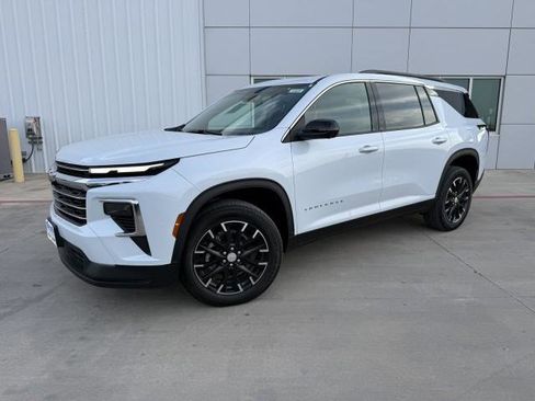 New 2026 Chevrolet Traverse LT w/ Sun and Wheel Package image 2