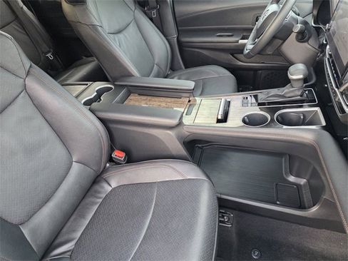 Certified 2025 Toyota Sienna Platinum image 12