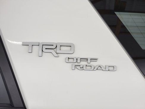 Used 2017 Toyota 4Runner TRD Off-Road Premium image 10