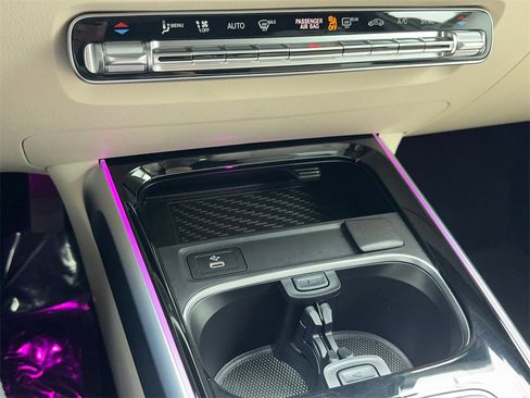 Used 2025 Mercedes-Benz GLB 250 w/ Exclusive Package image 31
