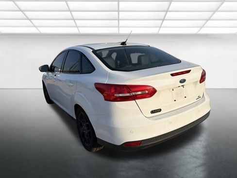 Used 2016 Ford Focus SE w/ Equipment Group 201A FWD image 4