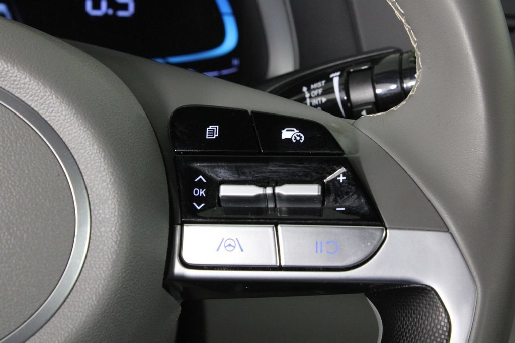Certified 2025 Hyundai Elantra Sport FWD image 27