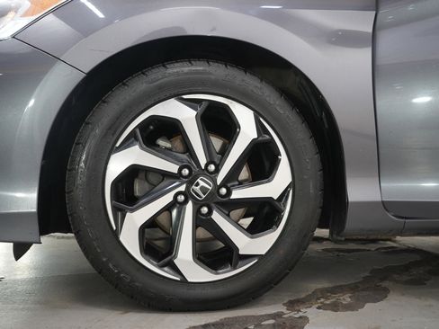 Used 2016 Honda Accord EX image 30