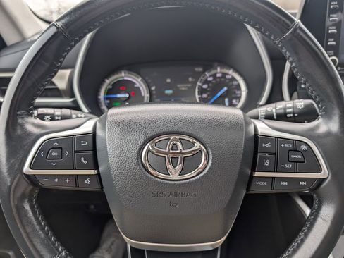 Used 2022 Toyota Highlander XLE image 29