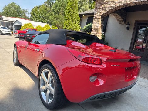 Used 2008 Pontiac Solstice Convertible w/ Preferred Package RWD image 3