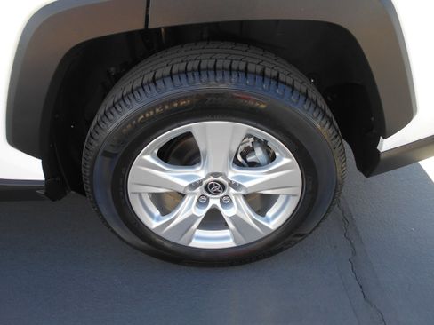 Used 2021 Toyota RAV4 XLE w/ Convenience Package image 17