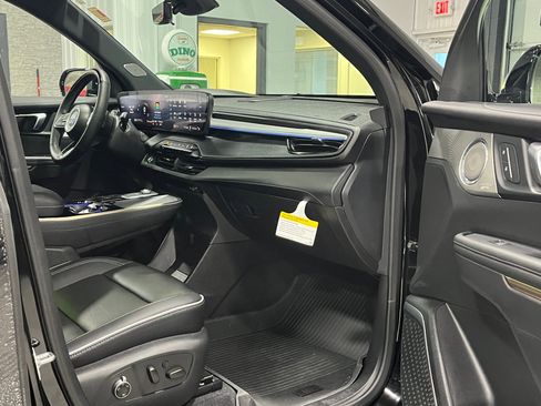 Certified 2025 Buick Enclave Avenir w/ Super Cruise Package image 9