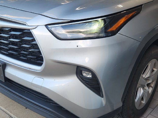 Used 2025 Toyota Highlander LE FWD image 8