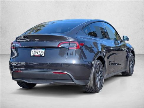 Used 2025 Tesla Model Y Long Range RWD image 5
