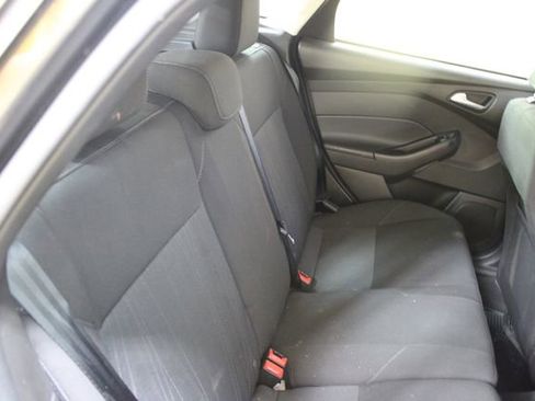 Used 2017 Ford Focus SE w/ SE Sport Package FWD image 8