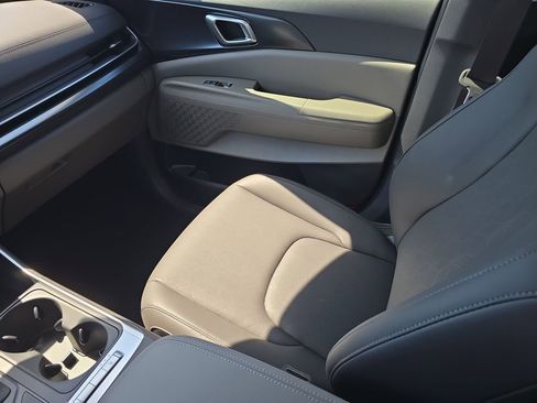 New 2026 Kia Carnival FWD image 15