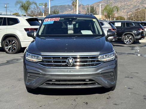 Certified 2023 Volkswagen Tiguan SE w/ Panoramic Sunroof Package image 2