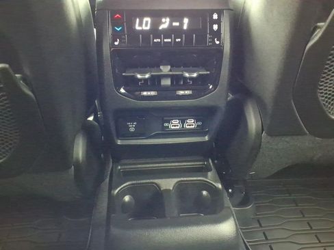 Used 2025 Jeep Grand Cherokee L Limited AWD/4WD image 12