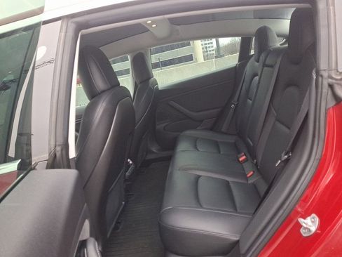 Used 2019 Tesla Model 3 Standard Range image 13