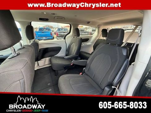 Used 2023 Chrysler Voyager LX image 14