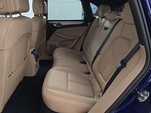 Certified 2025 Porsche Macan image 15