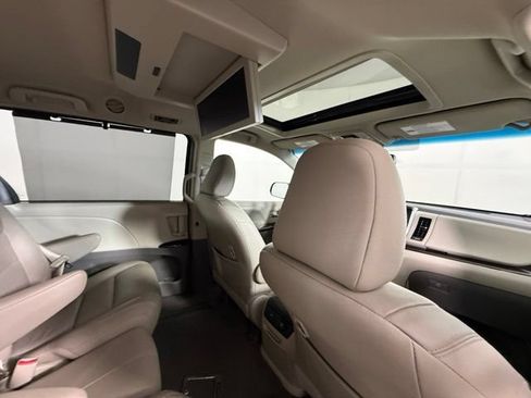 Used 2017 Toyota Sienna XLE Premium FWD image 26
