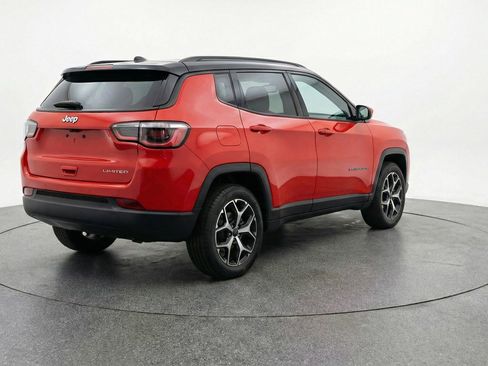 Used 2025 Jeep Compass Limited image 9