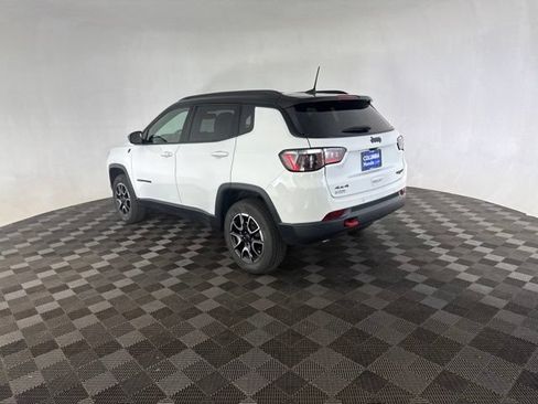 Used 2025 Jeep Compass Trailhawk AWD/4WD image 10