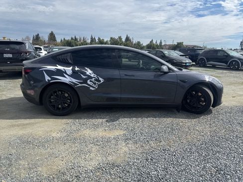 Used 2023 Tesla Model 3 Standard Range image 4
