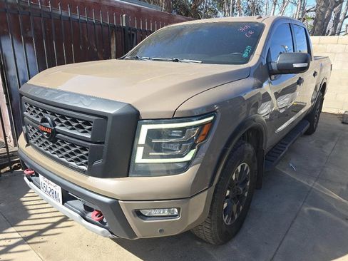 Used 2021 Nissan Titan PRO-4X w/ Pro-4x Convenience Package image 4