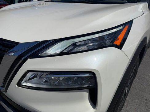 Used 2023 Nissan Rogue SV image 11